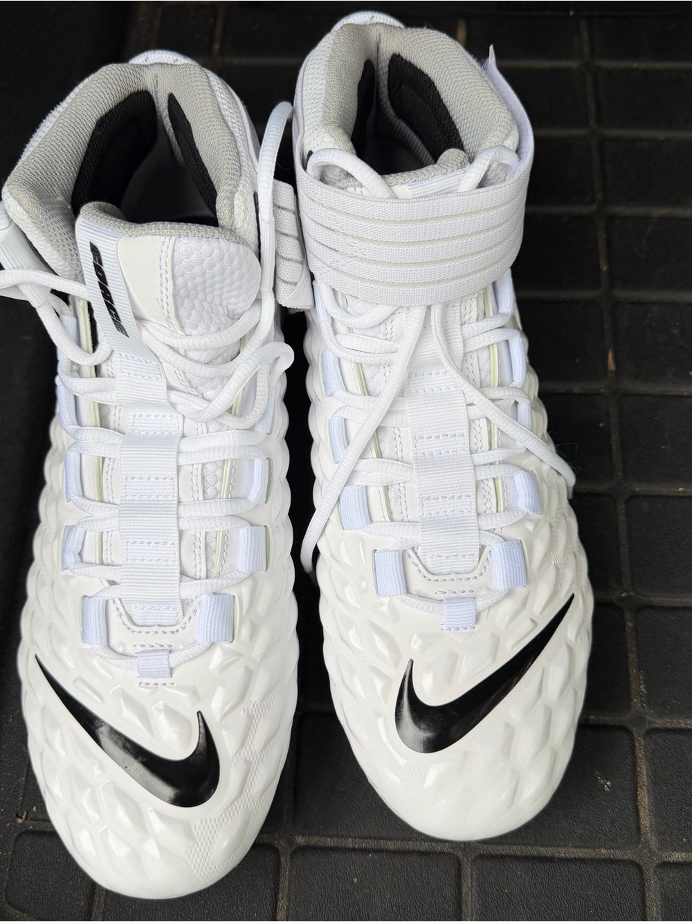 Men's NIKE FORCE SAVAGE PRO 2
Football Cleats-Size 9.5